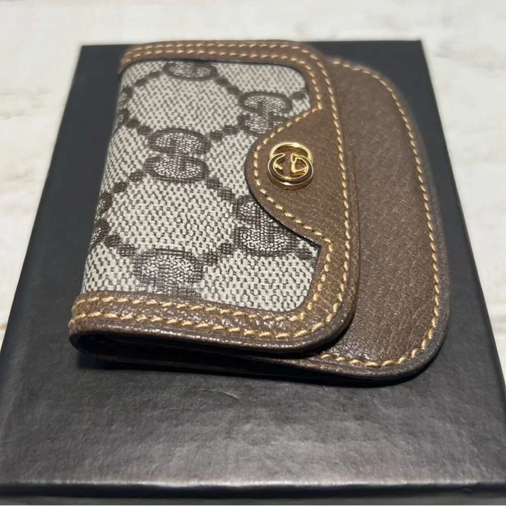 Gucci Tan and Cream Monogram Coin Holder - Picture 3 of 16